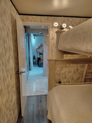 2 chambres, fer et planche à repasser, Wi-Fi, literie fournie