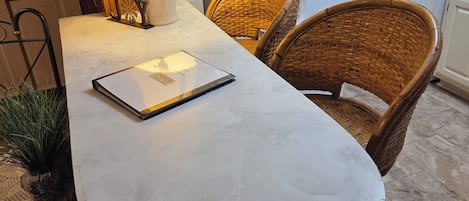 Four Ă micro-ondes, un four, surface de cuisson