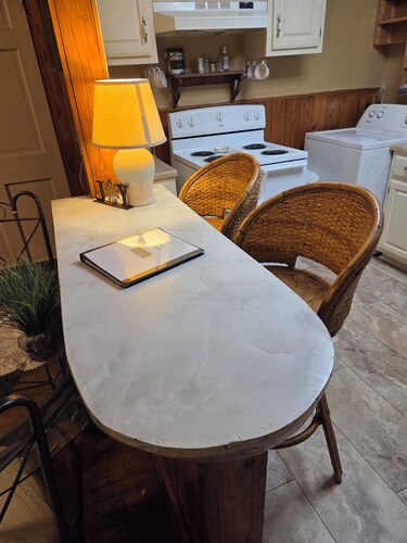 Cozy 1-bedroom cottage in peaceful Waverly