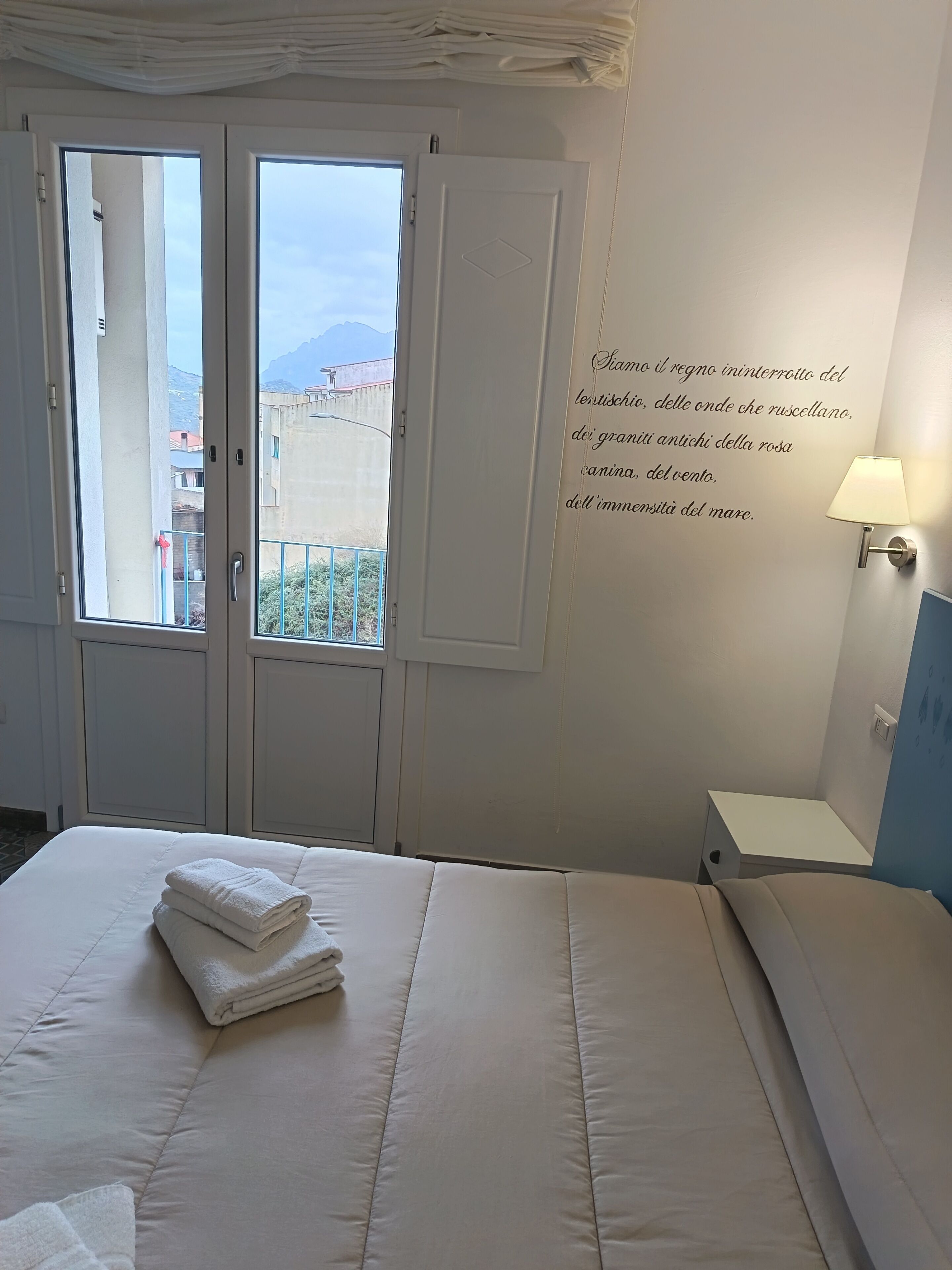 Camera Deluxe con letto matrimoniale o 2 letti singoli | Wi-Fi gratuito