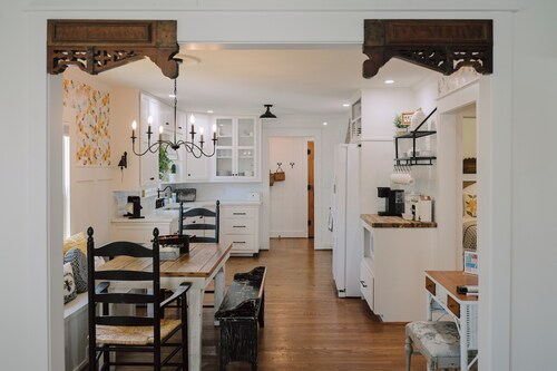 3bd 2ba Bumblebee Cottage in charming Ozark