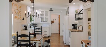 3bd 2ba Bumblebee Cottage in charming Ozark