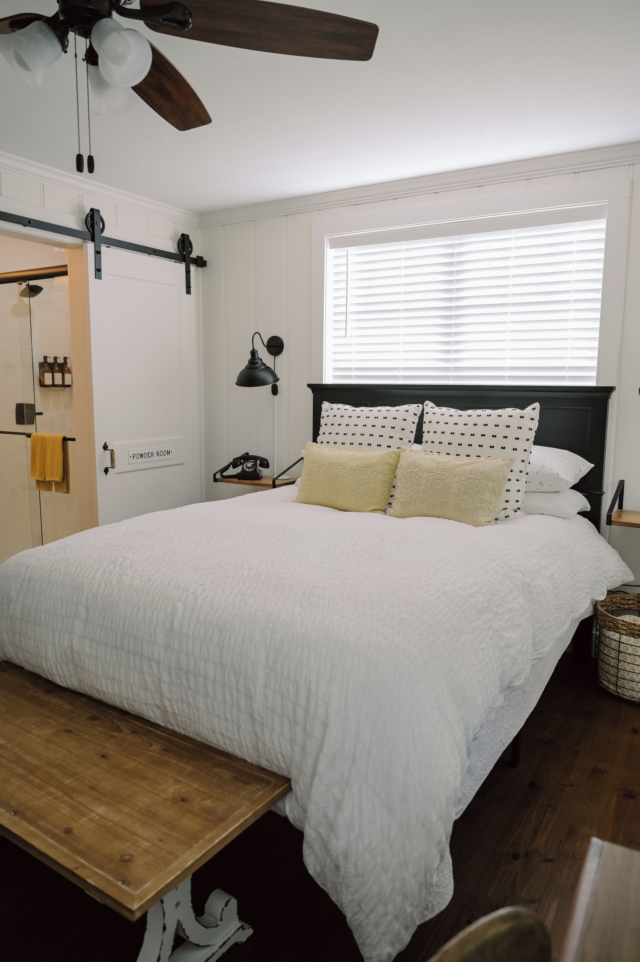 3 chambres, fer et planche à repasser, Wi-Fi, draps fournis