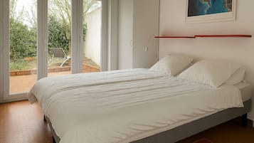 3 chambres, fer et planche Ă repasser