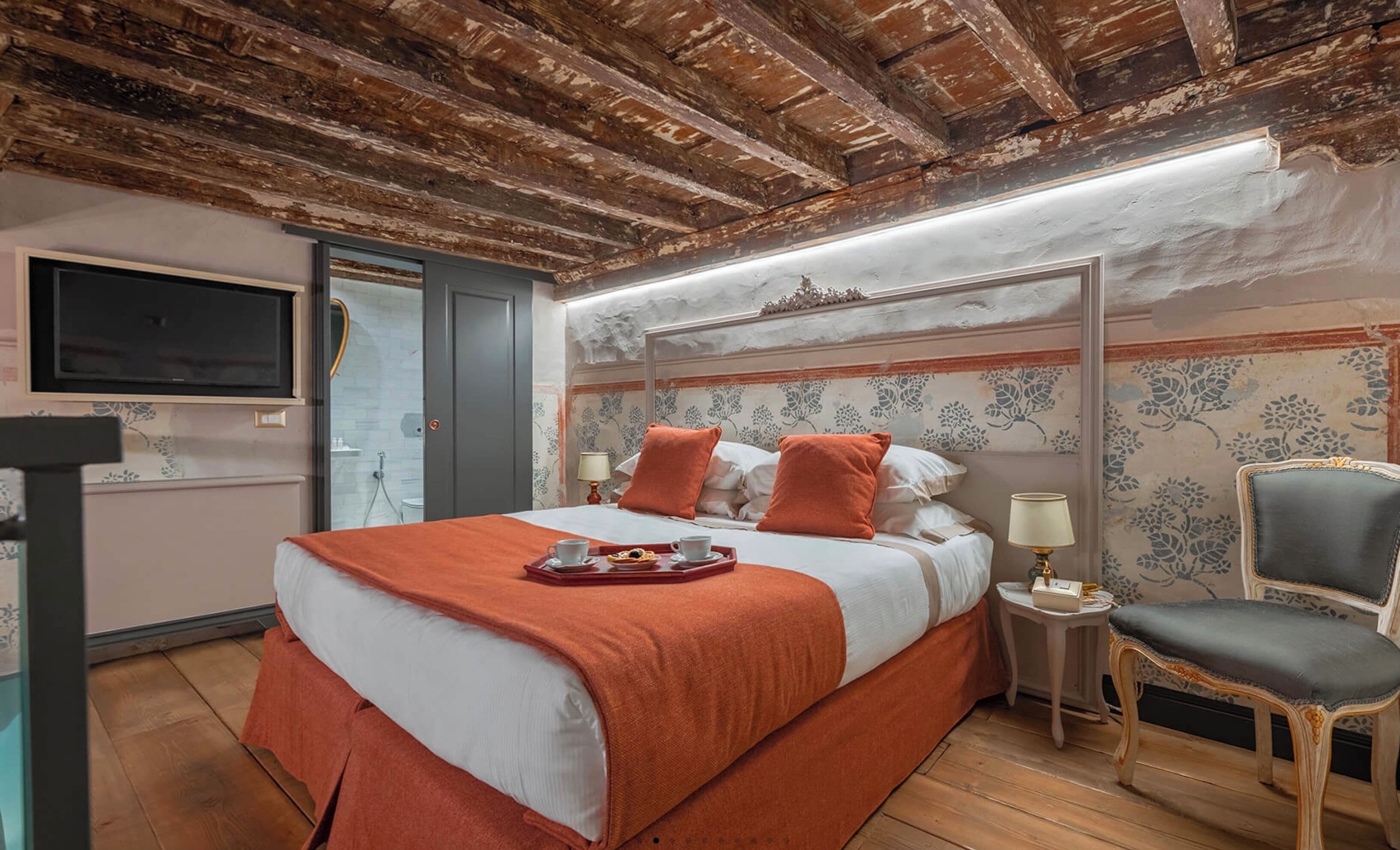 3 habitaciones, escritorio, tabla de planchar con plancha y wifi gratis 