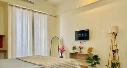 The Solis - Stay by Sunstone - Couple Friendly