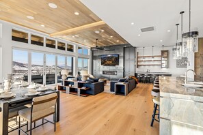 Dining - Champagne Moon Chalet 1094 (Steamboat springs)
