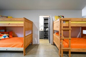 4 bedrooms, iron/ironing board, WiFi, bed sheets - Casa del sol in Hochatown (broken bow)