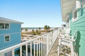 Property grounds - New 15% off till April-On the beach cottage style cutie! Walk to Times Square (Fort Myers Beach)