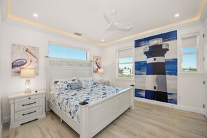 4 bedrooms, iron/ironing board, free WiFi, bed sheets - On the beach cottage style cutie w/gorgeous beach views.  Walk to Times Square (Fort Myers Beach)