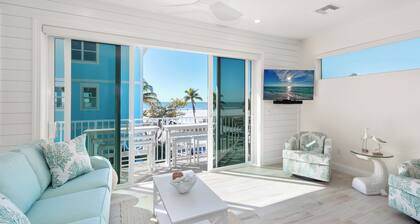 New 15% off till April-On the beach cottage style cutie! Walk to Times Square