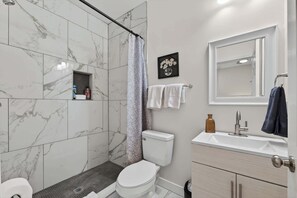 Shower, hair dryer, towels, shampoo - Spacious Indy Retreat-Entire Duplex Near Downtown (Indianapolis)