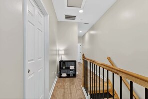 Interior - Near Downtown - Beville Ave Retreat (Indianapolis)