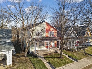 Exterior - Near Downtown - Beville Ave Retreat (Indianapolis)