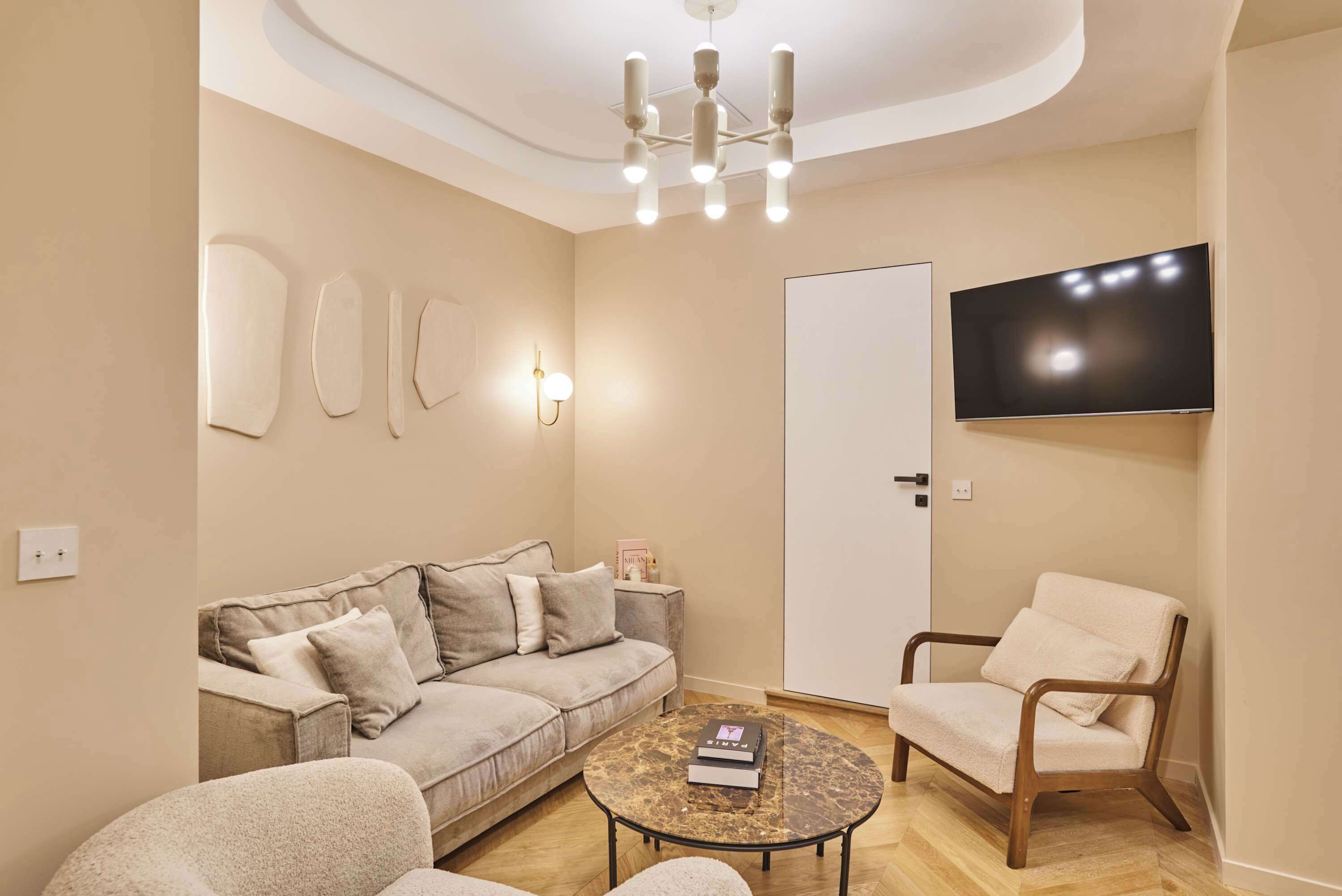 Televisión y oficina 