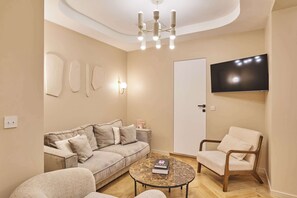 Televisión y oficina 