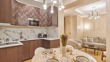 Refrigerador, microondas, parrilla de estufa y lavavajillas