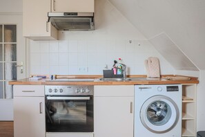 Family Apartment, Courtyard View | Private kitchen - My Loft by Esen (Rosengarten)