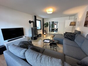 Smart TV, fireplace, stereo - NEW - Ferienwohnung Brachfeld - Eifel National Park, Hellenthal, view, center (Hellenthal)