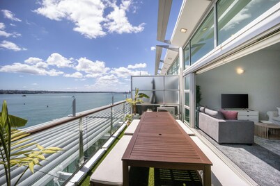 Harborfront Penthouse | Free Parking | Chill Vibes