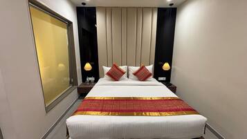 Deluxe Double Room, Hill View | Desk, free WiFi