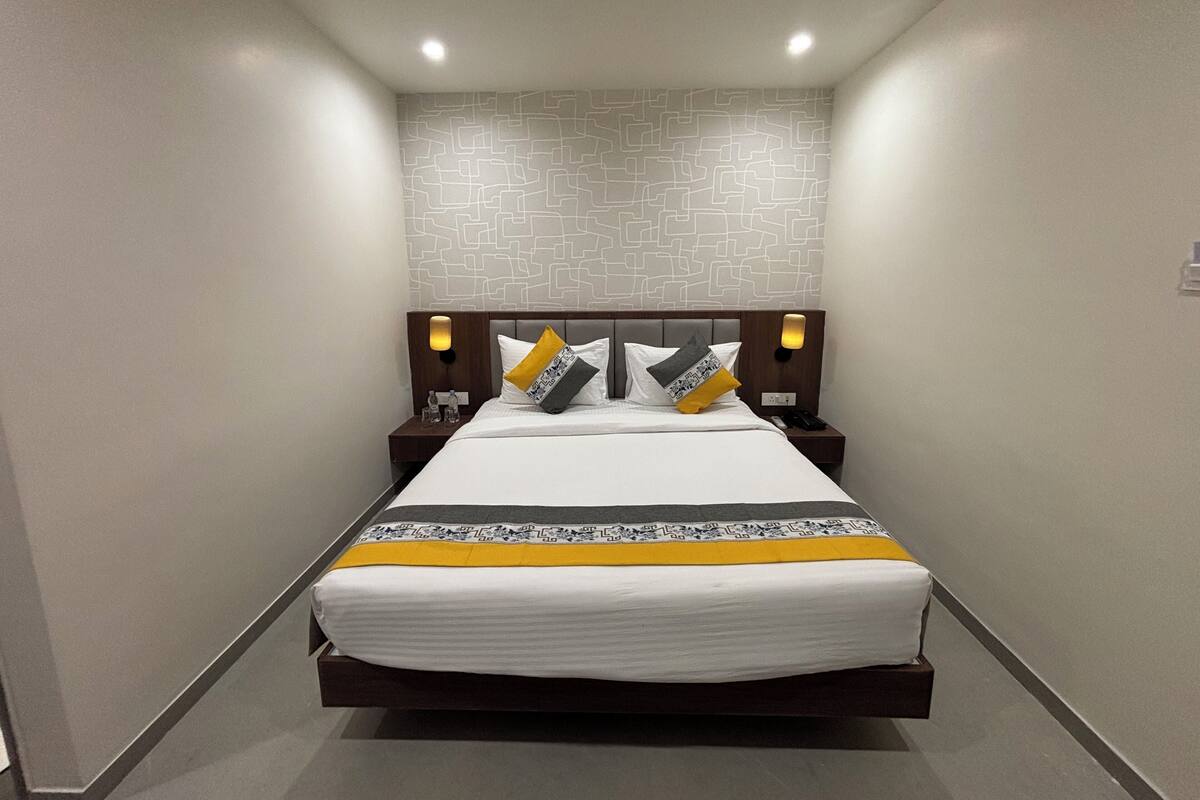 Superior Double Room, Hill View | Desk, free WiFi