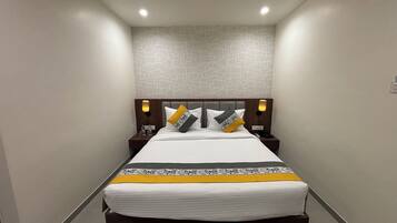 Phòng đôi Superior, quang cảnh đồi núi | Bàn, truy cập Internet không dây miễn phí