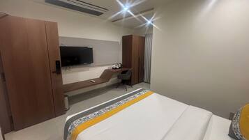 Superior Double Room, Hill View | Desk, free WiFi