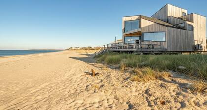 Stunning modern beachfront home in Southampton, ideal for small groups and...