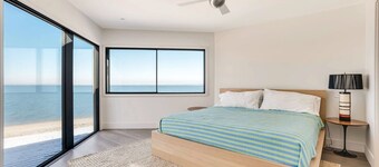 Stunning modern beachfront home in Southampton, ideal for small groups and...