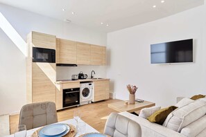 Interior - Charming AC apartment - Buttes Chaumont Park (Paris)
