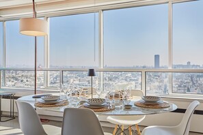 Dining - Exceptional view Eiffel Tower and all of Paris (Paris)