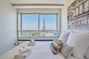2 bedrooms, iron/ironing board, WiFi, bed sheets - Exceptional view Eiffel Tower and all of Paris (Paris)