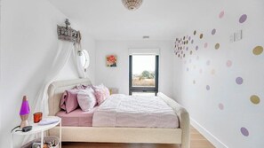 Strykjärn/strykbräda, internet och sängkläder