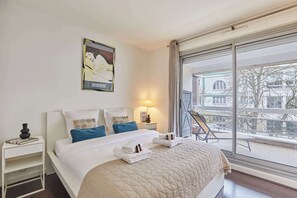 Iron/ironing board, WiFi, bed sheets - Apartment Terrace 16th area residential district (Paris)