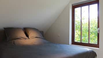 2 bedrooms, iron/ironing board, WiFi