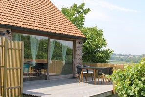 Outdoor dining - A romantic cottage in the Flemish Ardennes. Private Garden & Beautiful View (Maarkedal)