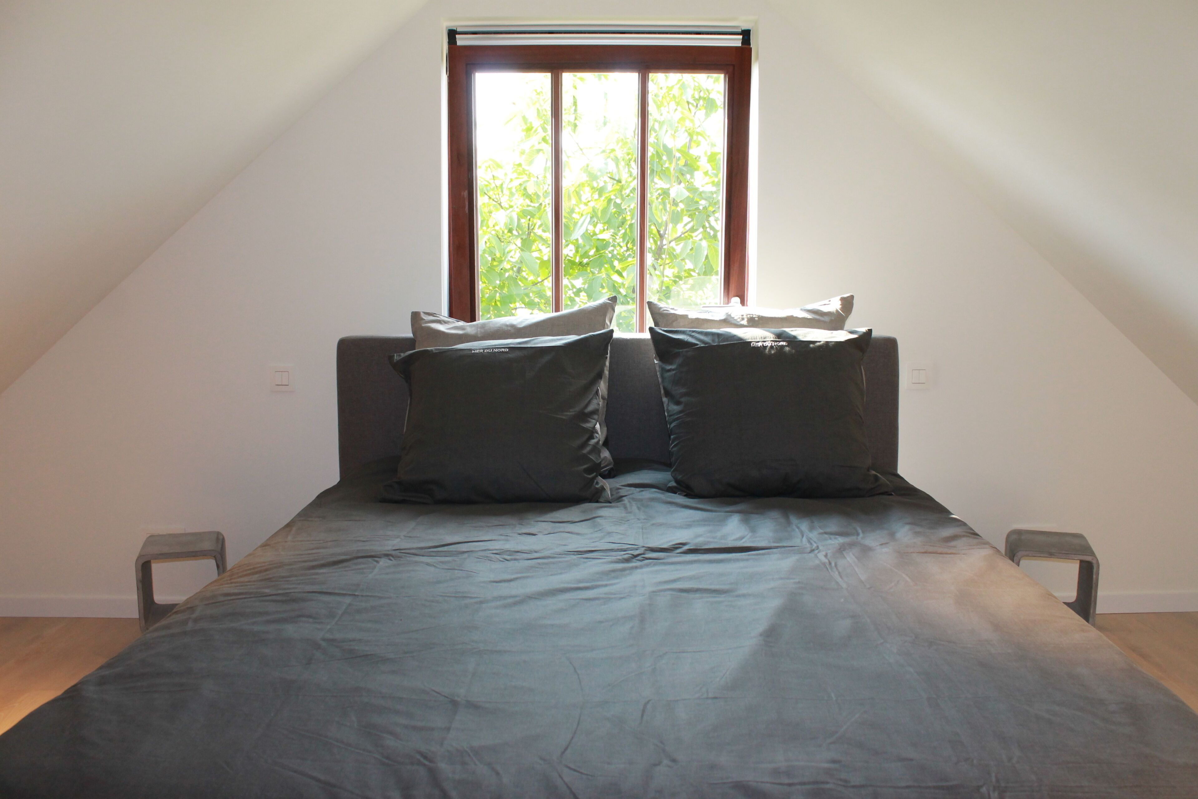 2 bedrooms, iron/ironing board, WiFi