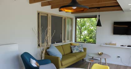 Romantic cottage in the Flemish Ardennes. Private garden and beautiful views