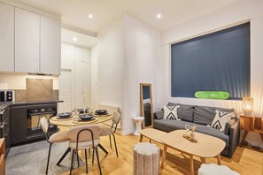 TV, offices - Charming & Modern Studio Center of Paris (Paris)