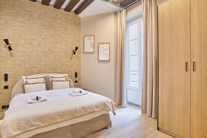 2 bedrooms, iron/ironing board, WiFi, bed sheets - Superb Apartment Center of Paris Le Marais (Paris)