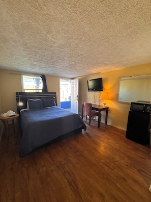 1 bedroom, internet, bed sheets