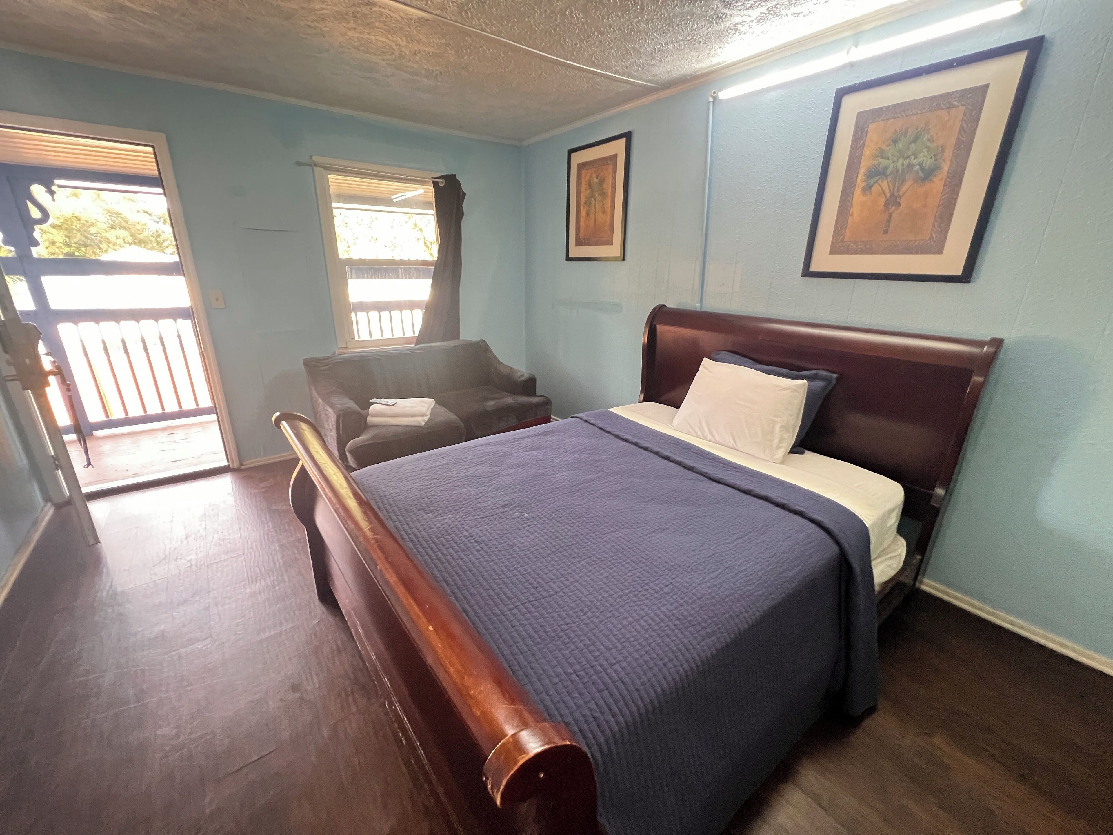 1 غرفة نوم وخدمة الإنترنت وملاءات أسرّة