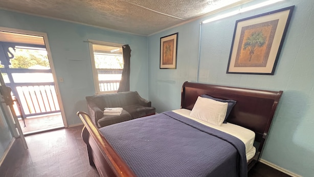 1 bedroom, internet, bed sheets - Welcoming 1-bedroom hotel with AC in Myrtle Beach (Myrtle Beach)