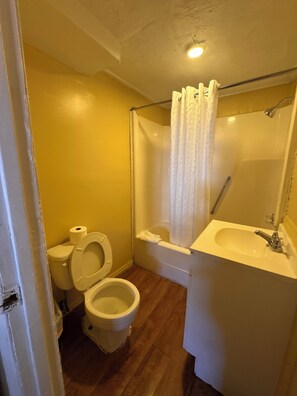 Håndklær, såpe og toalettpapir