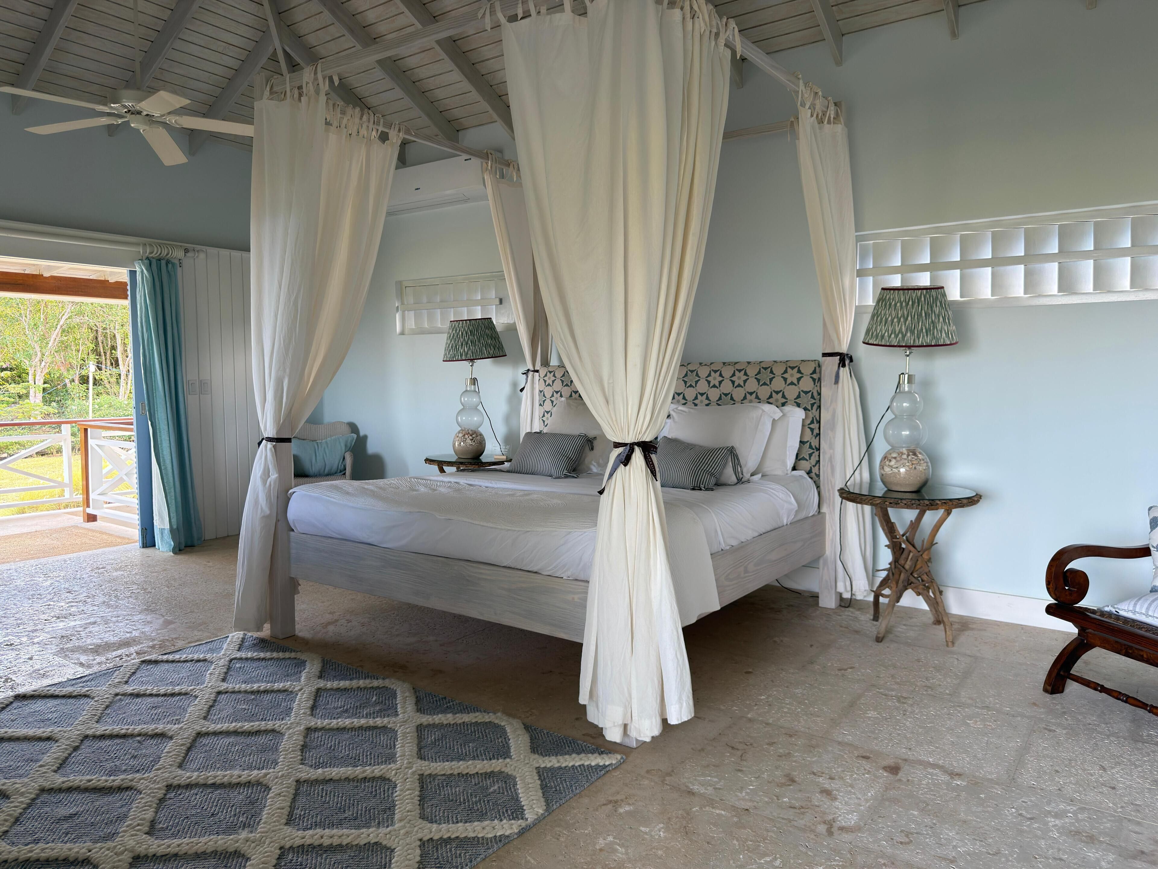 6 habitaciones, tabla de planchar con plancha, wifi y ropa de cama 