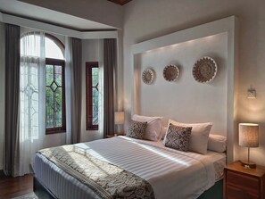 4 bedrooms, in-room safe, desk, iron/ironing board - Villa Castilla Saraswati - 4BR Spacious, Convenient & Tranquil Hideaway Seminyak (Badung)