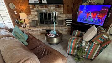 Smart-tv, pejs, videospil, dvd-afspiller