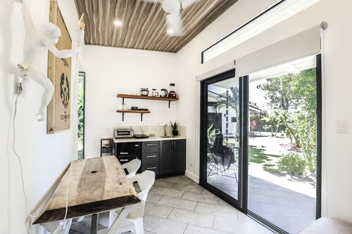 Modern & Cozy 1-King Bedroom Casita with AC