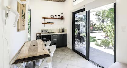Modern & Cozy 1-King Bedroom Casita with AC